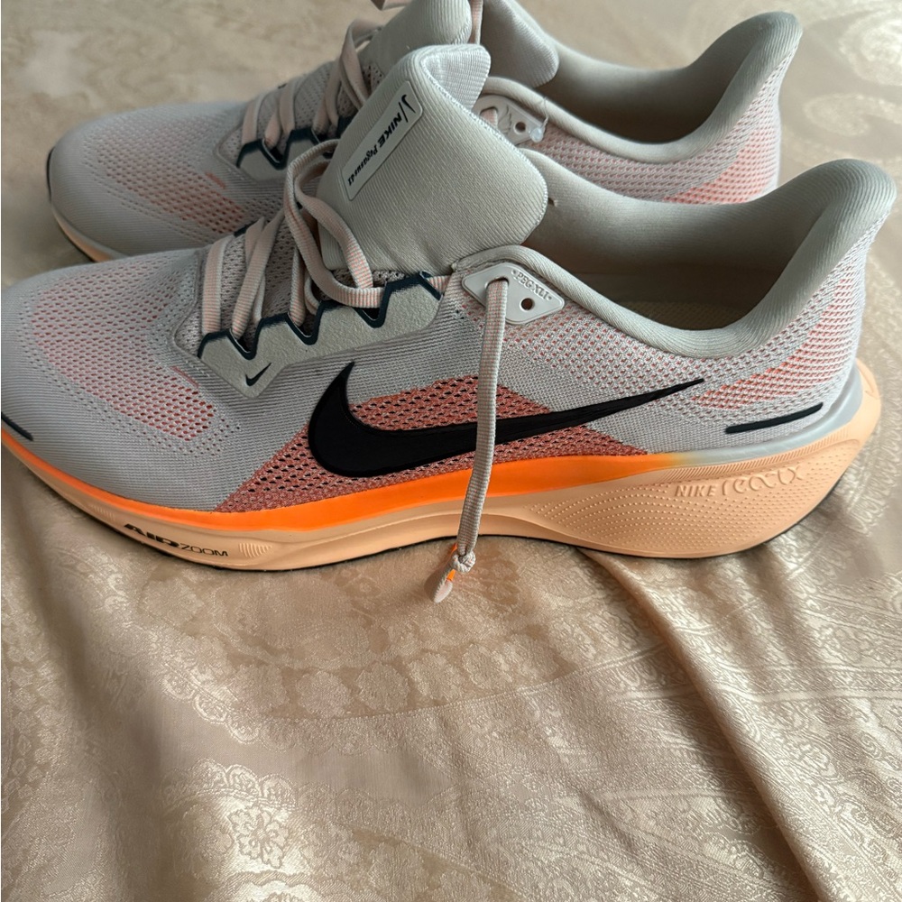 Nike Air Zoom Beige and Orange Running Shoes - Picture 5 of 8